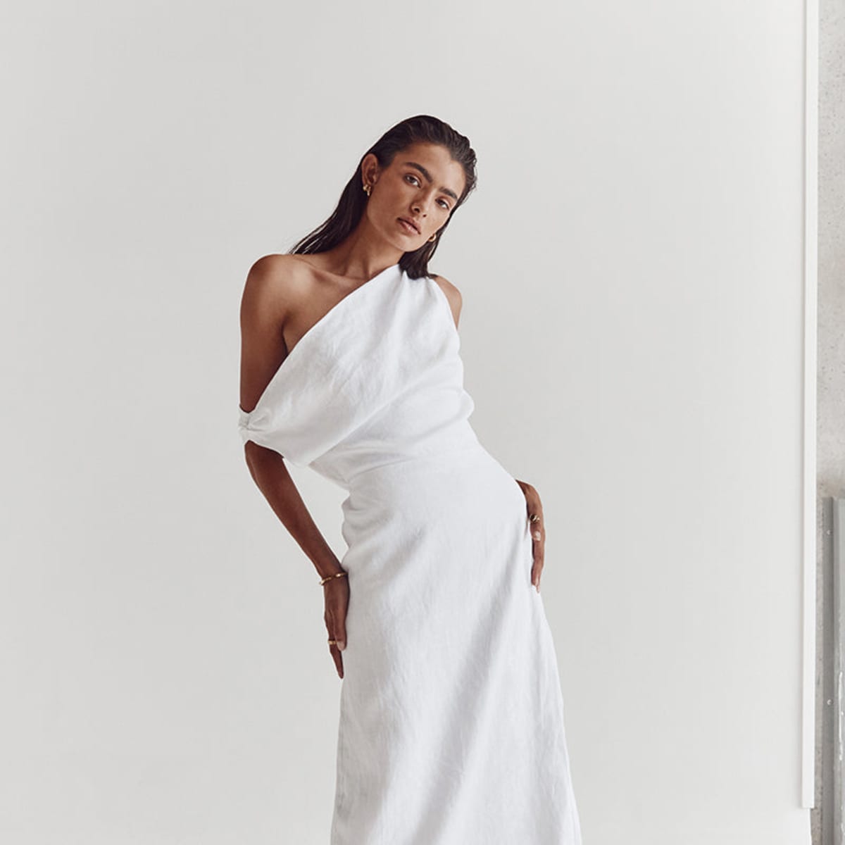 The Comfy Chic Linen Dress That s Made for Heat Waves Fashionista