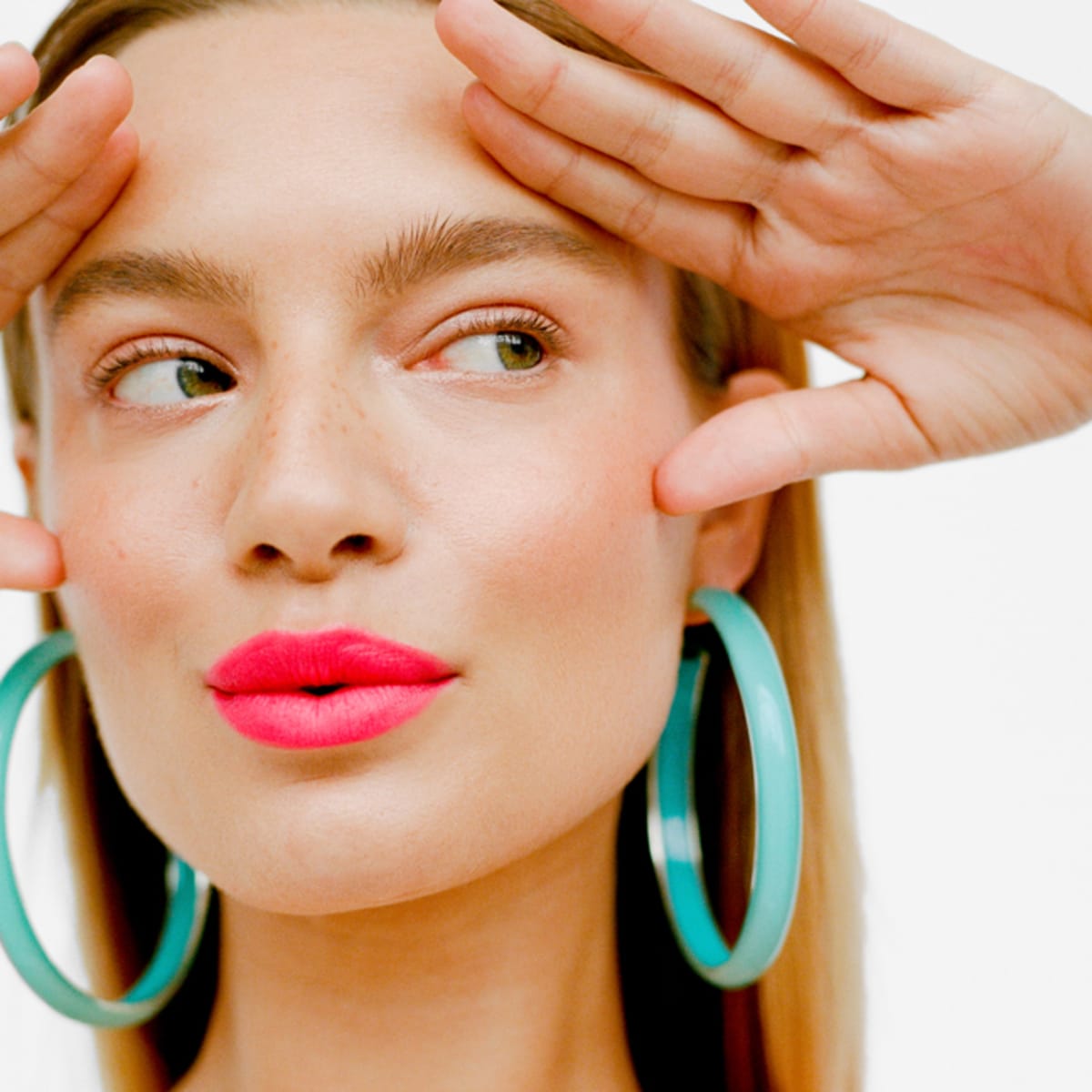 Thanks to a Sell Out Hoop Earring Style Alison Lou Saw a Year of