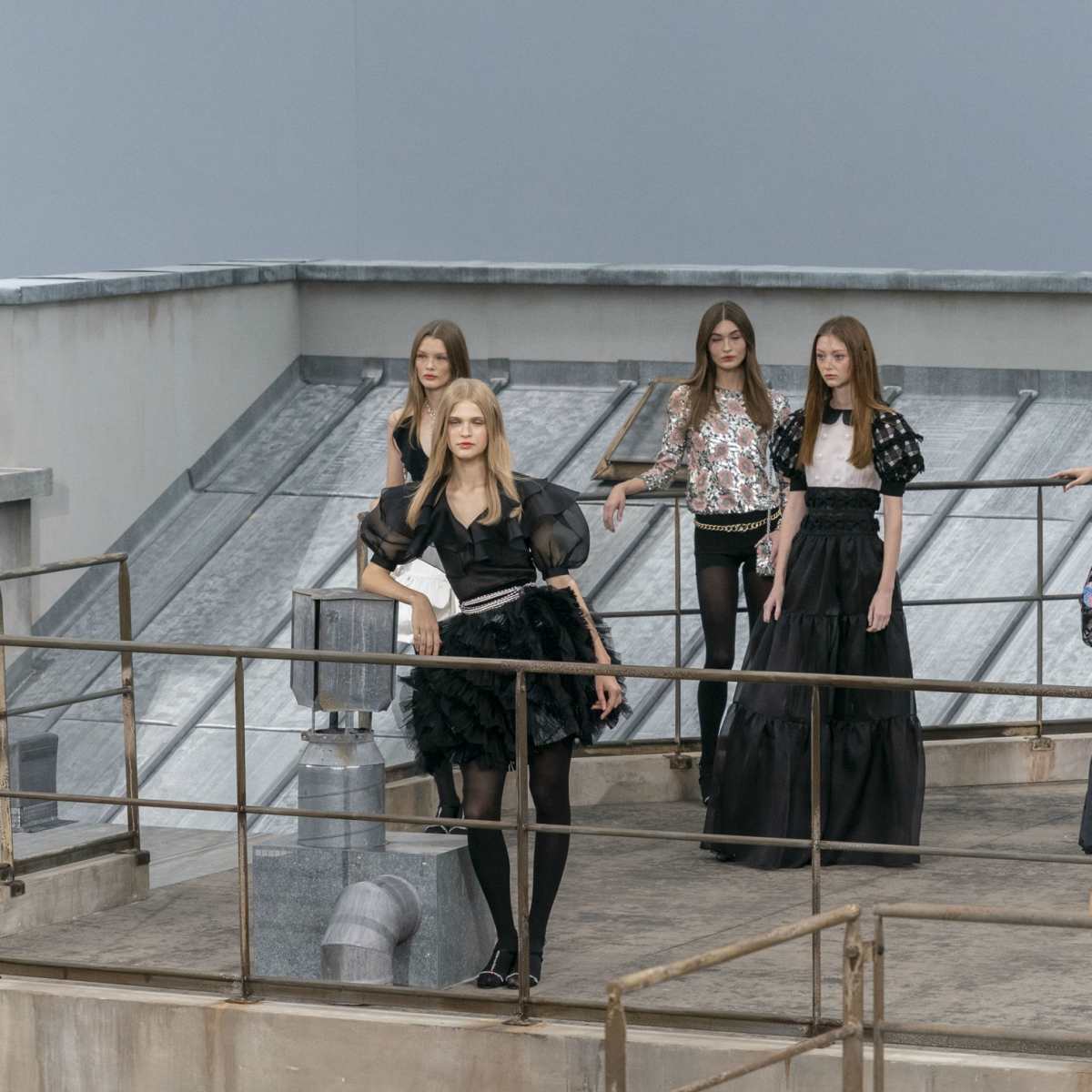 CHANEL CATWALK 美品 The Fantasy Is Missing at Chanel Spring 2020 - Fashionista