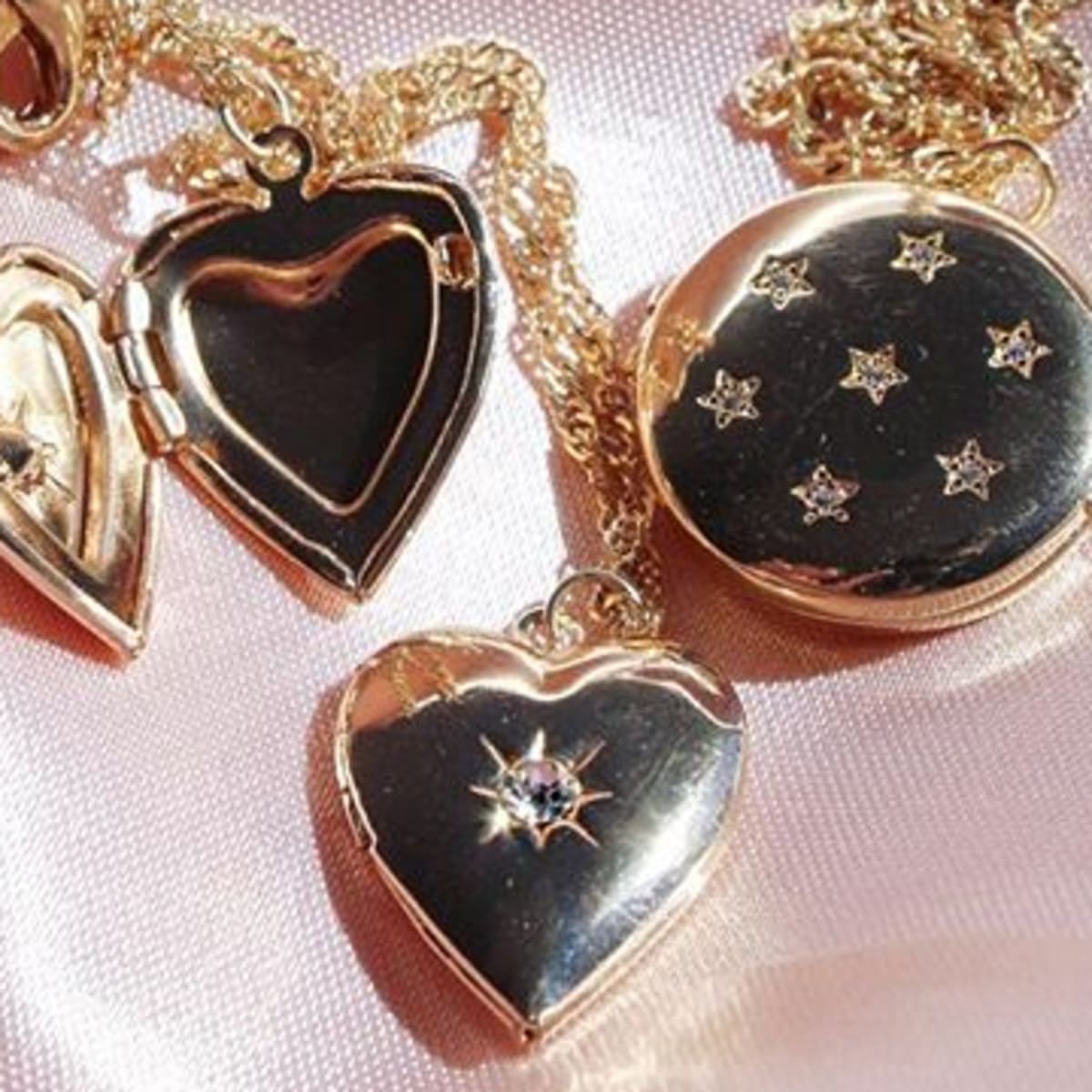 Locket shop shop