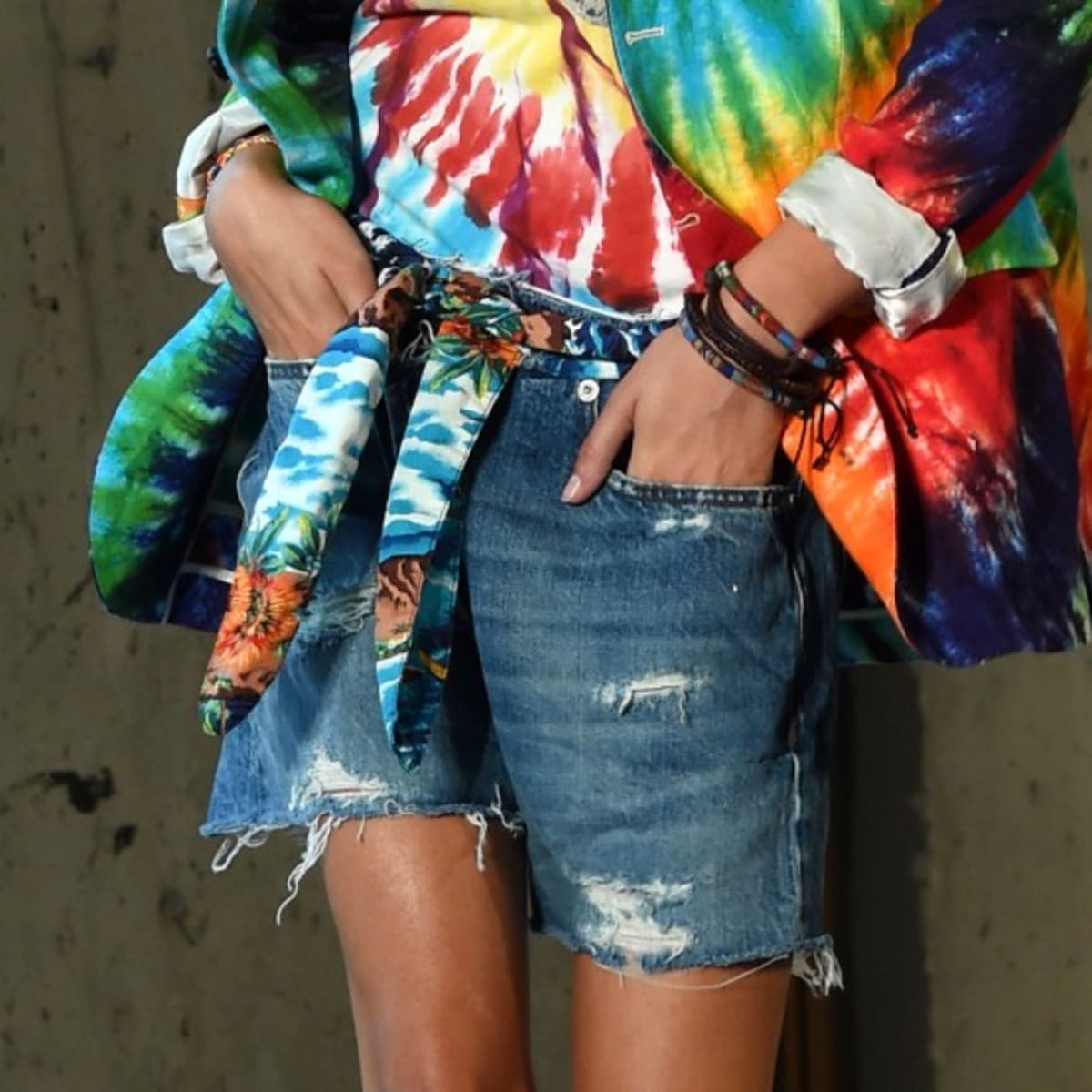 Distress discount jean shorts