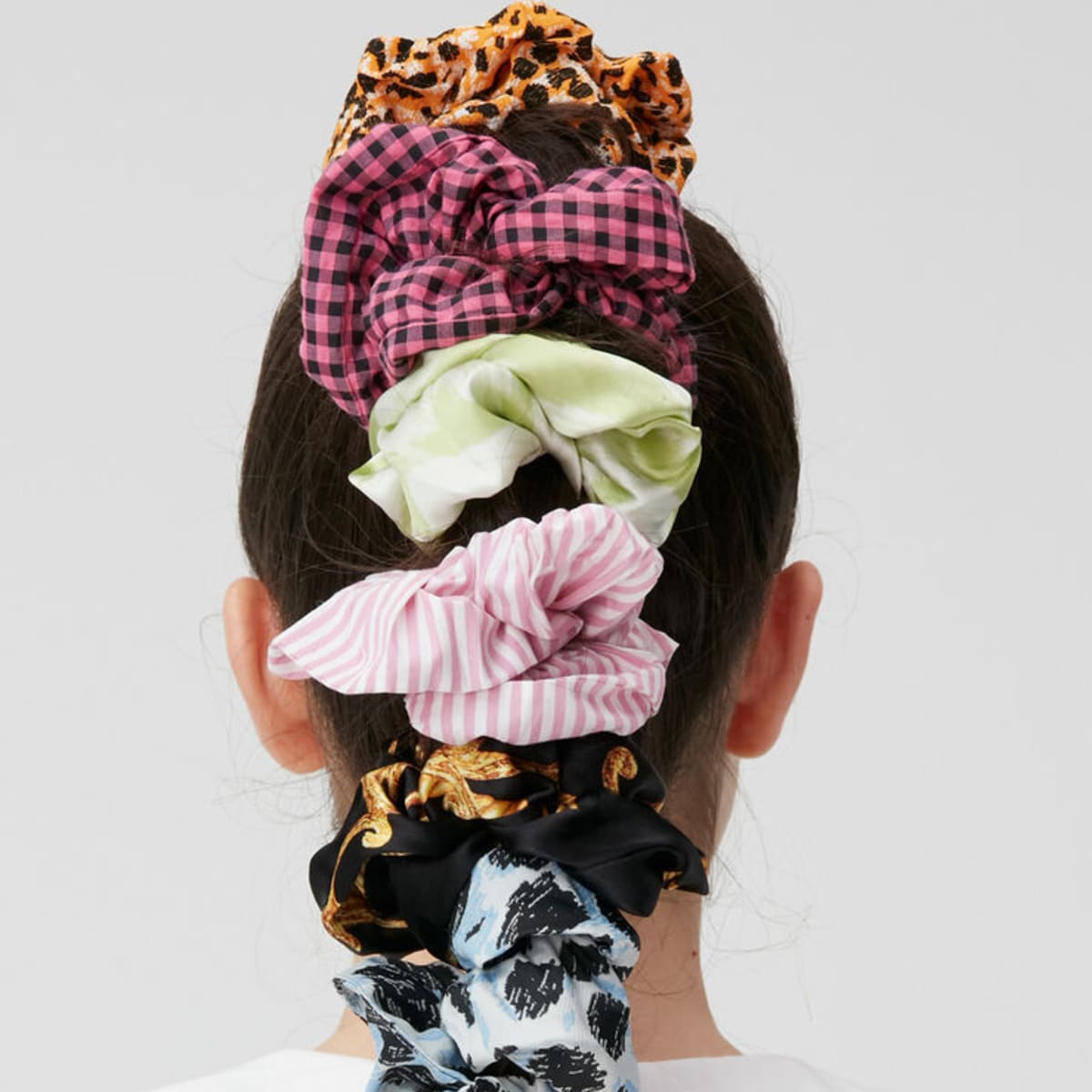 ★送料・関税込【GANNI】Crinkle Satin Scrunchie シュシュ A6299_6490_766_1.jpg?sw=2000