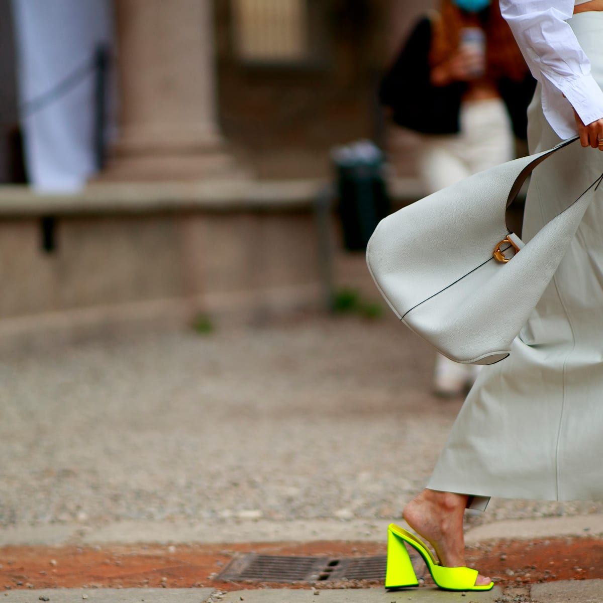 Trending shoulder bags on sale