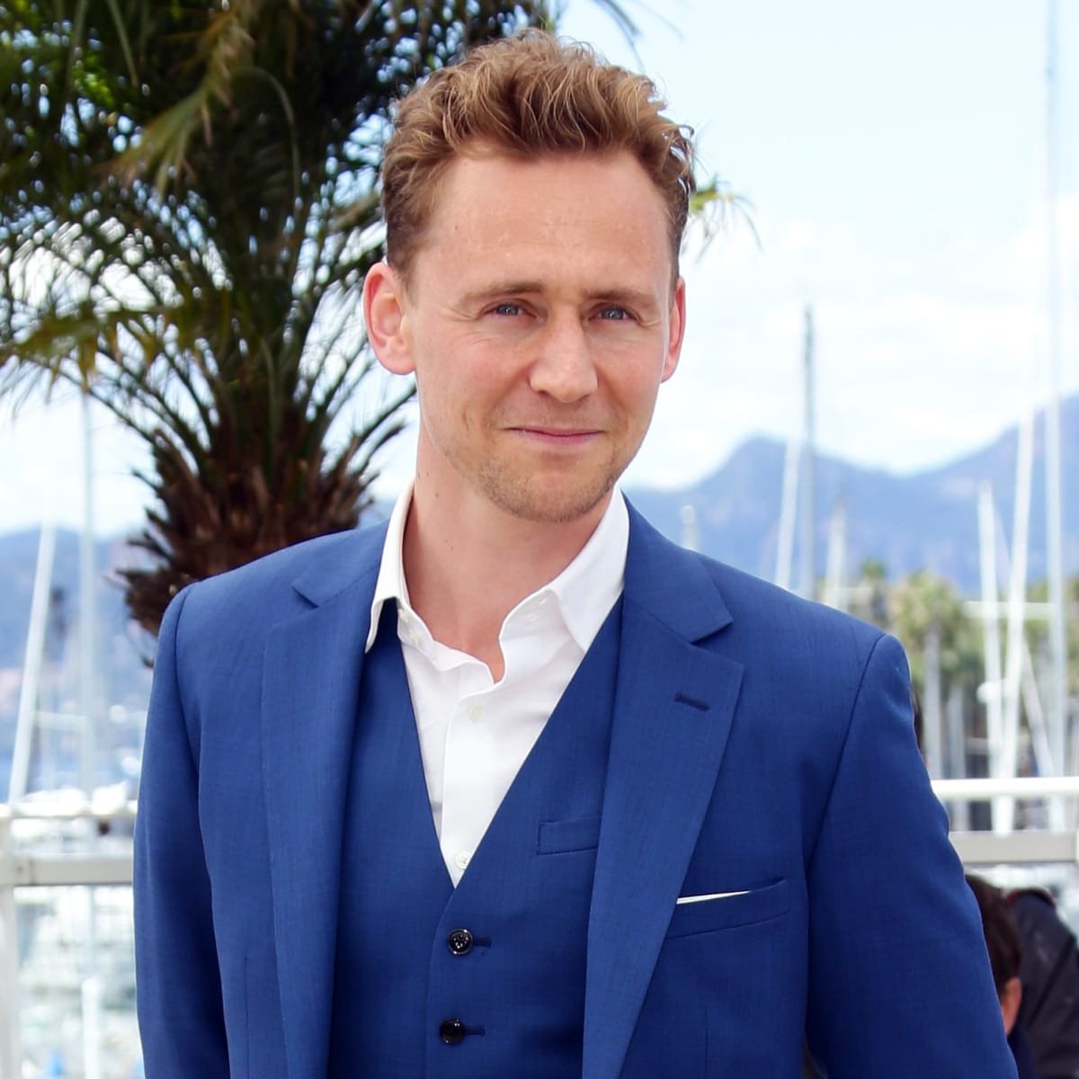 Tom store hiddleston suit