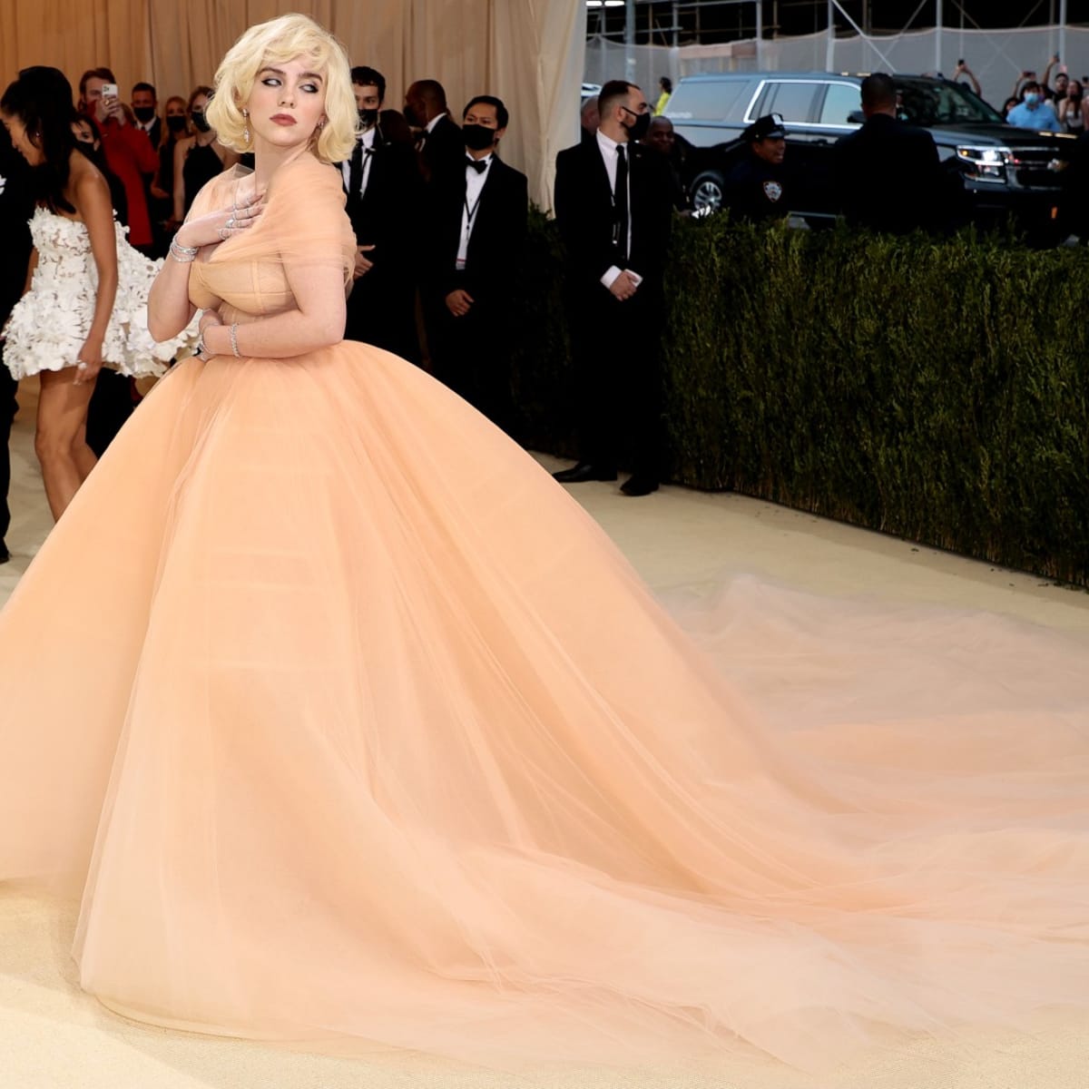 Billie Eilish Goes Full Holiday Barbie in Oscar de la Renta at
