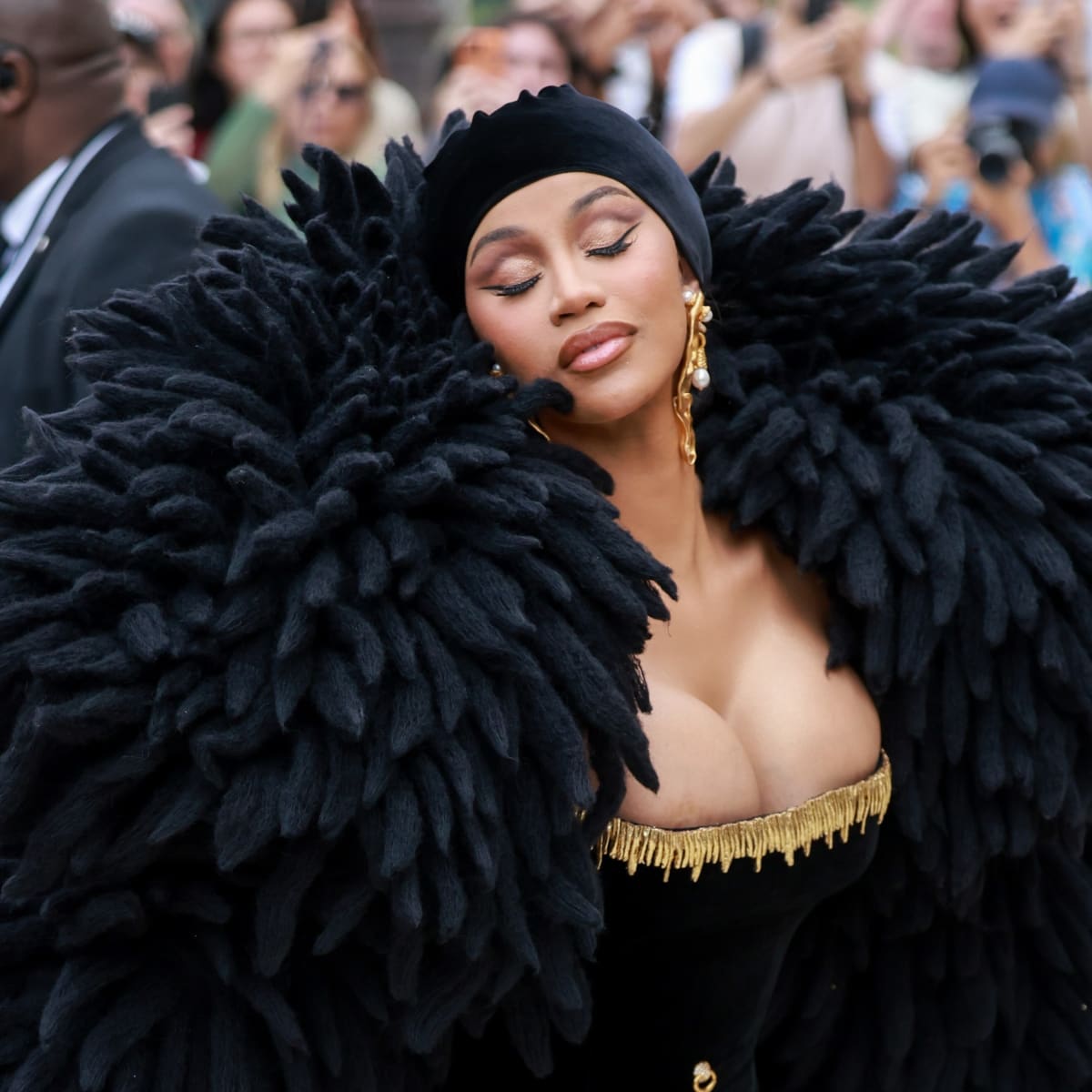 Cardi sales b clothing