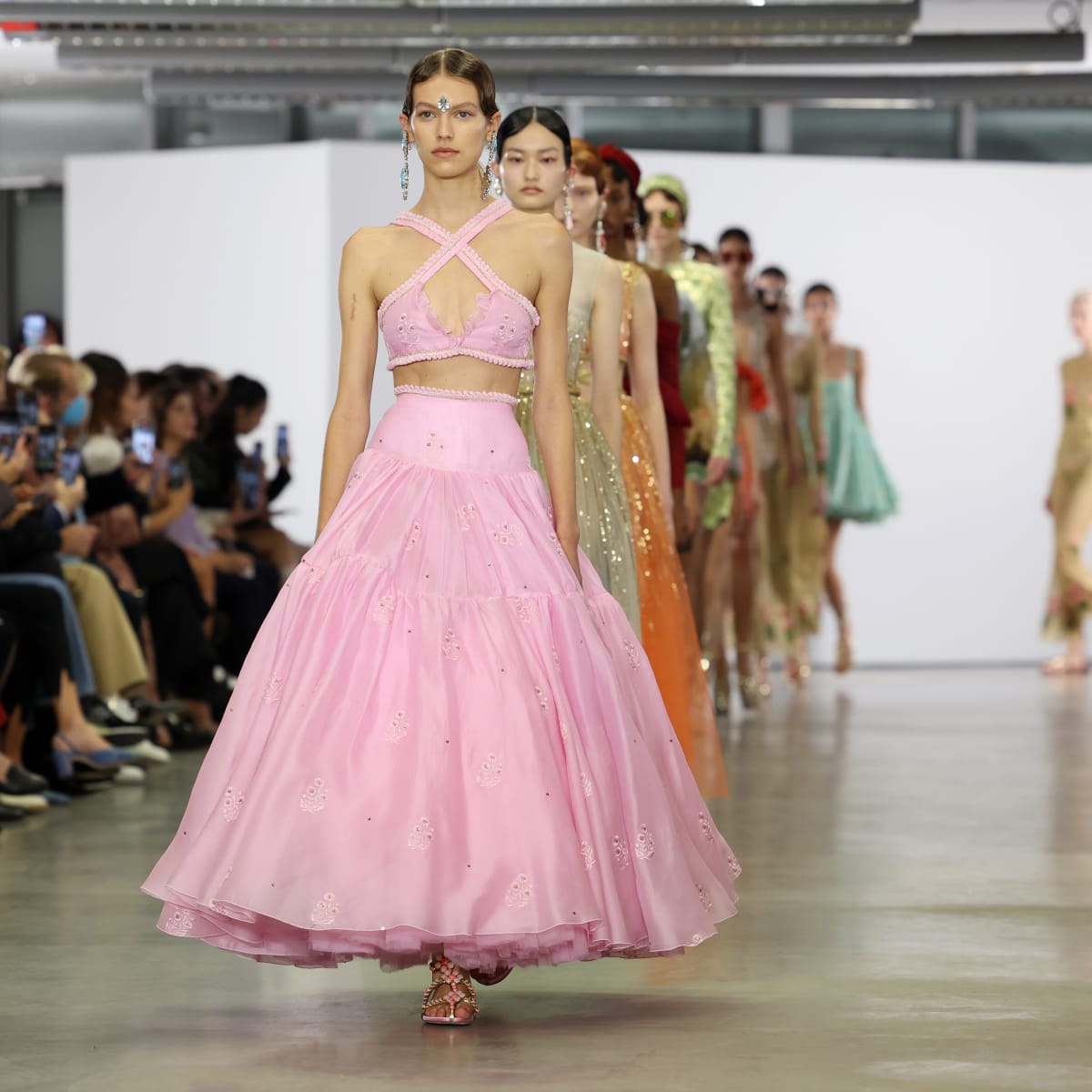 Giambattista Valli's Spring 2023 Collection Is a Tale of Classic