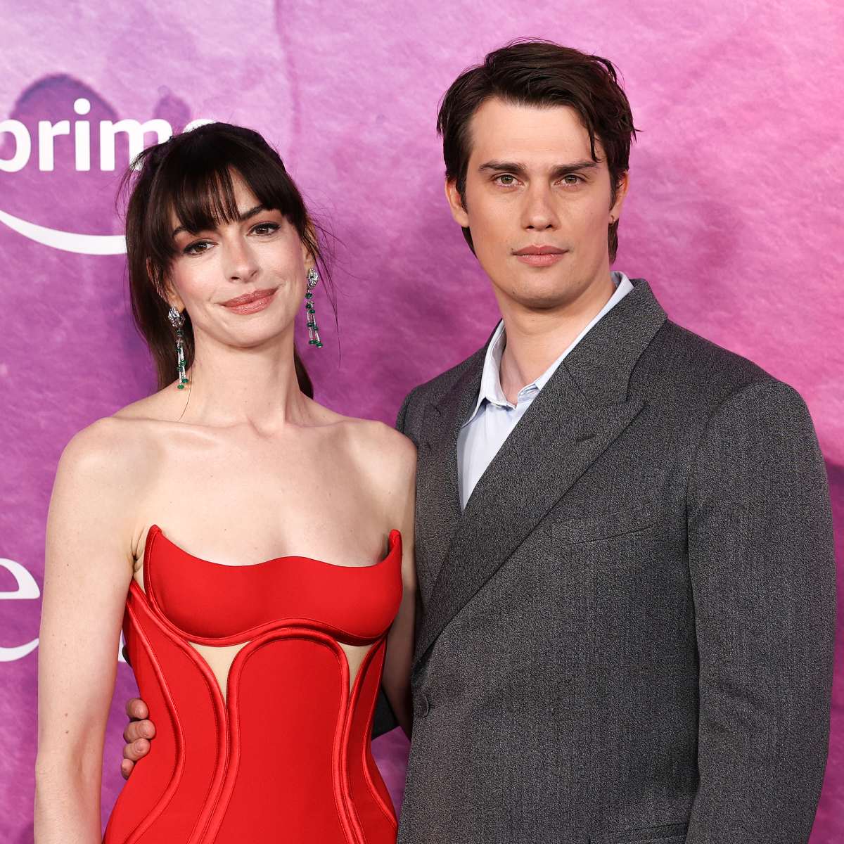 Anne hathaway red dress cheap