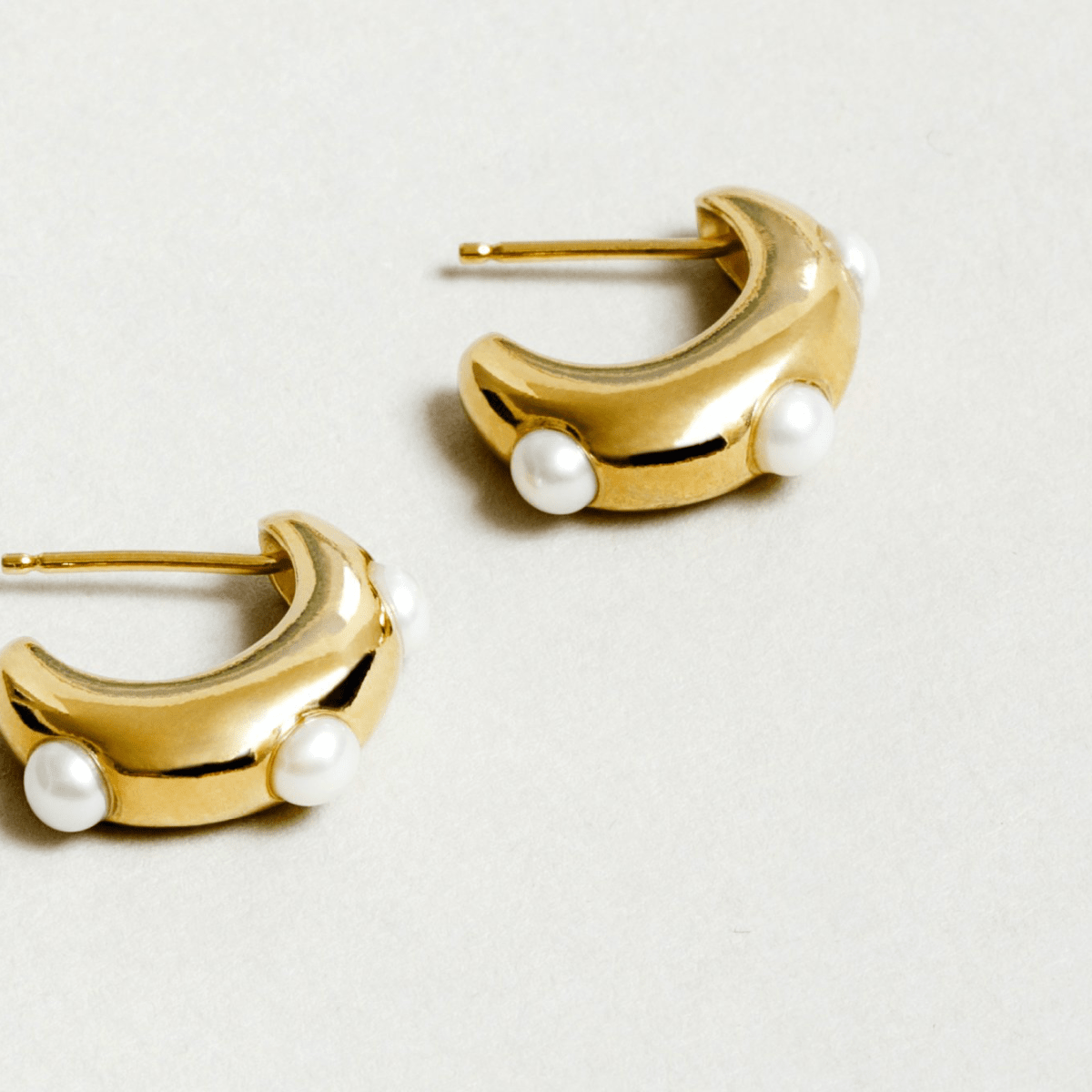 Gold hoops hot sale with pearls