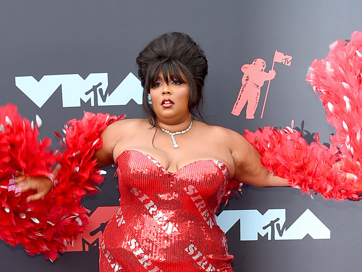 See What Lizzo (and Some Other People Who Were There, Too) Wore to the 2019  MTV VMAs - Fashionista