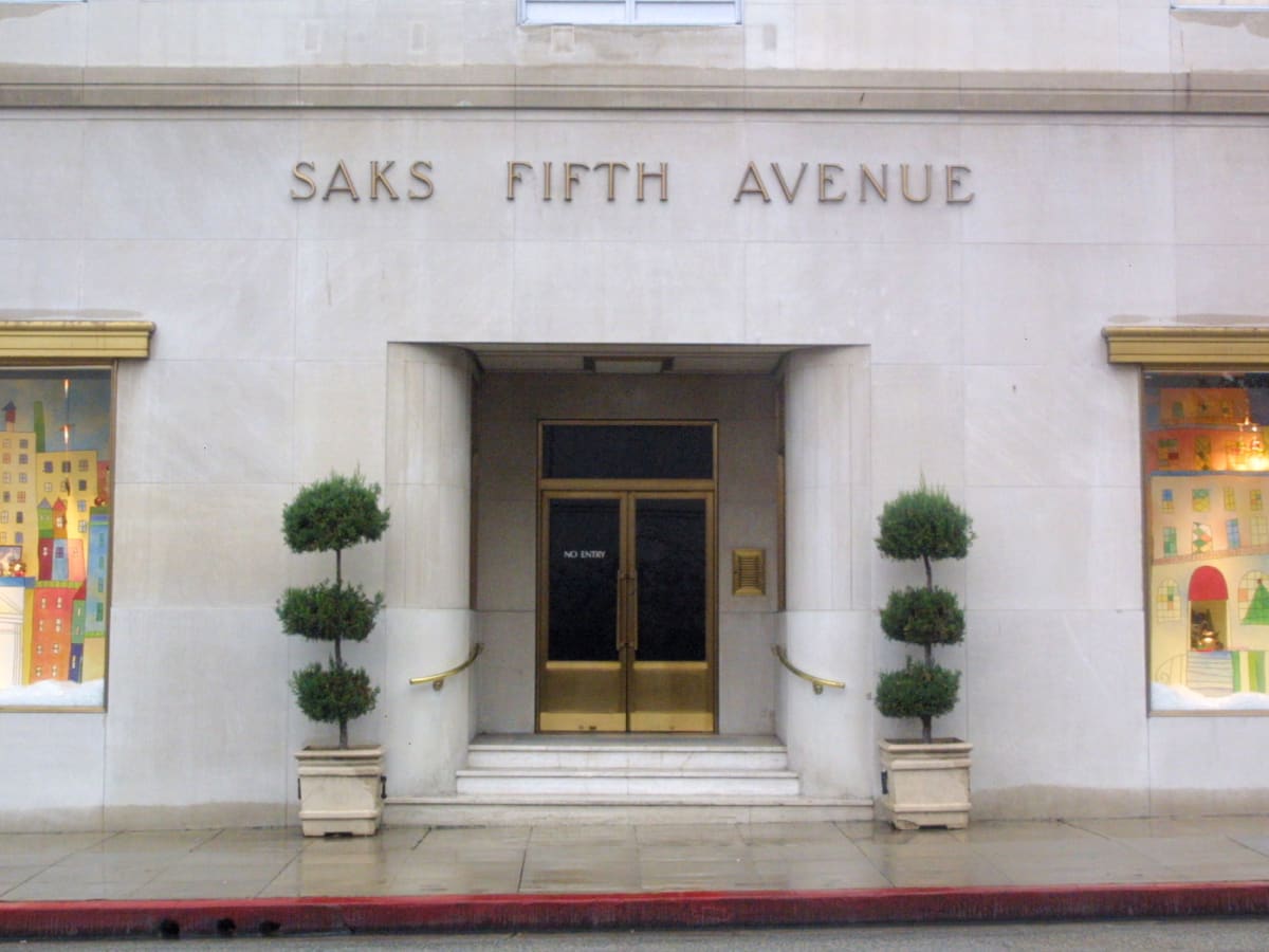 Saks Fifth Avenue closes Manhattan outpost - New York Business Journal