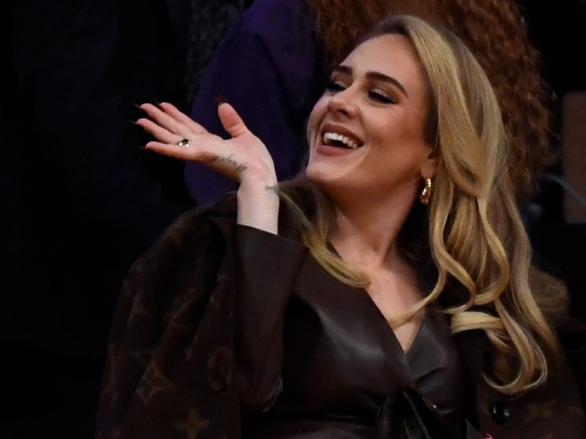 Adele Shows Off Her Super Toned Legs At The Lakers Game—These