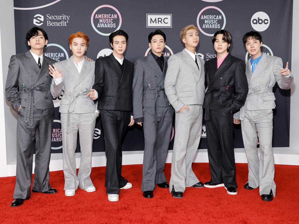 2021 American Music Awards -- Celeb style on the AMAs red carpet, Gallery