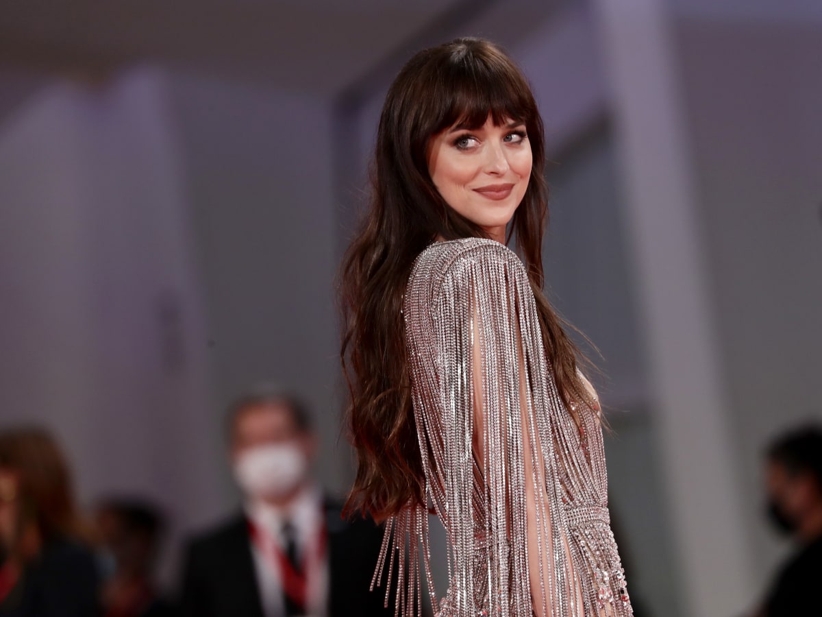 Dakota Johnson just made baggy jeans red carpet-appropriate 