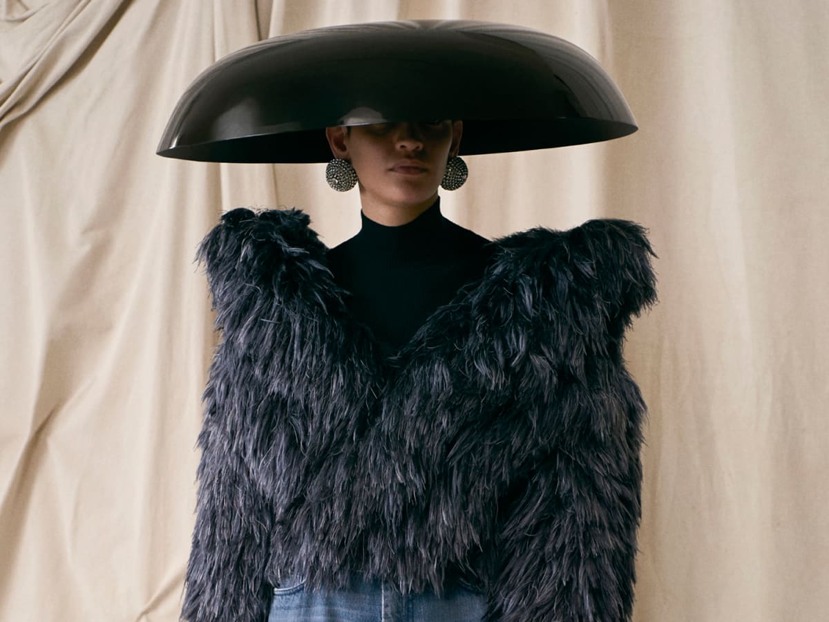 Balenciaga returns to haute couture