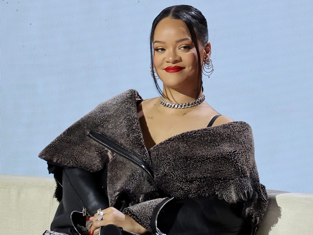 Rihanna Pre-Games Super Bowl Halftime Show in Alaïa - Fashionista