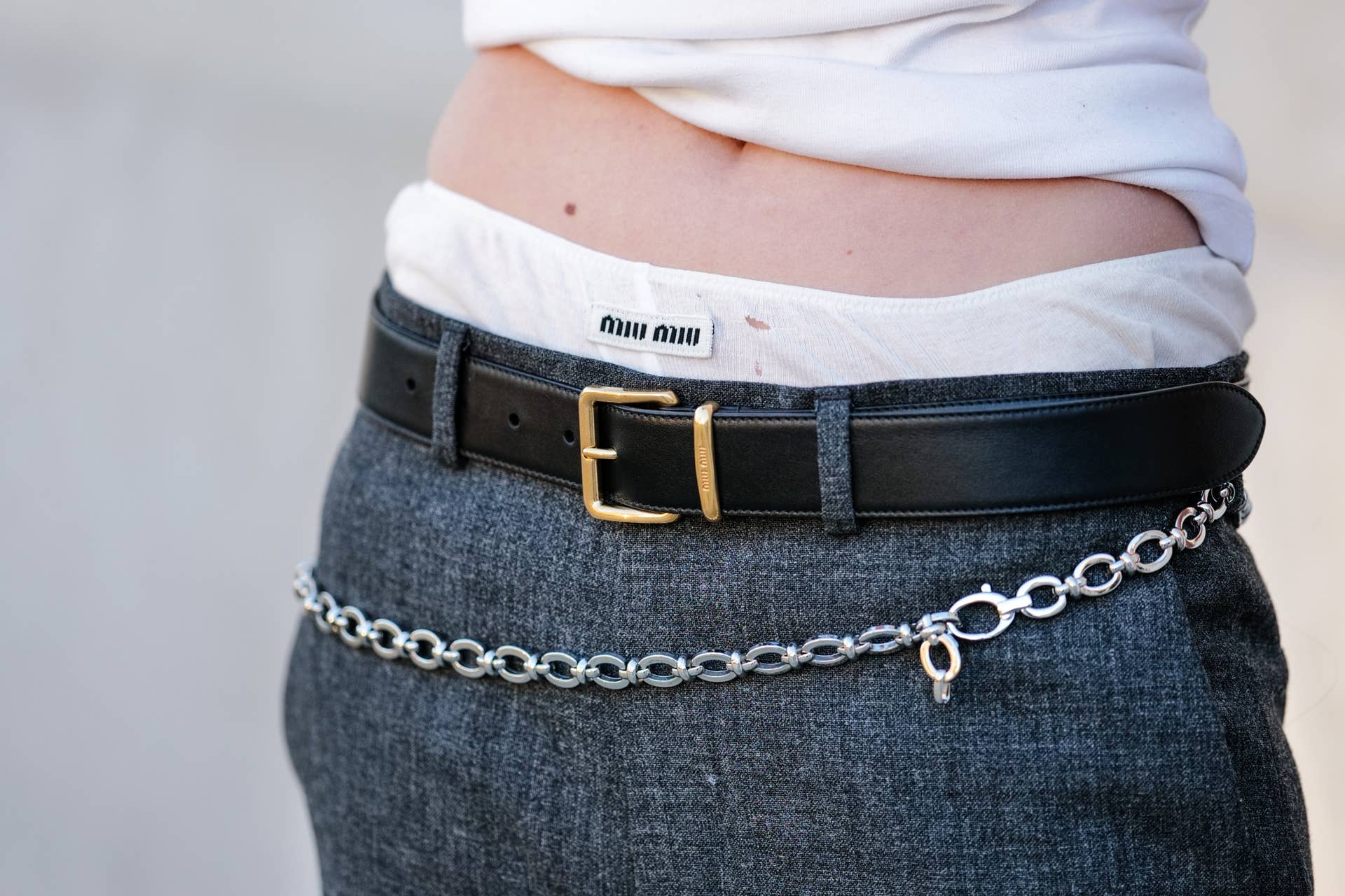 Sandy Liang Rivetto Belt in Silver Bow Baguette Belt Silver - Judith Leiber main image 4