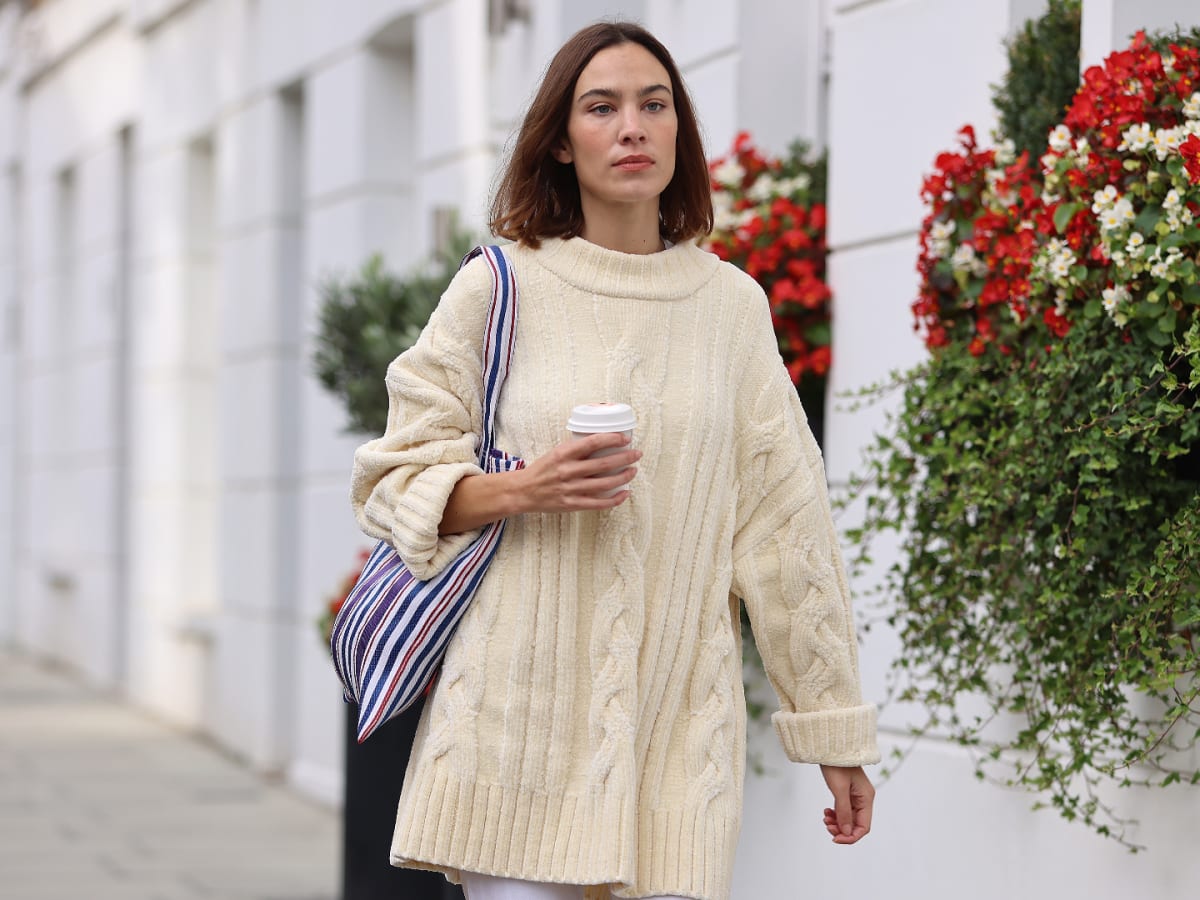 Great Outfits in Fashion History: Alexa Chung's Cozy Cable-Knit Sweater -  Fashionista