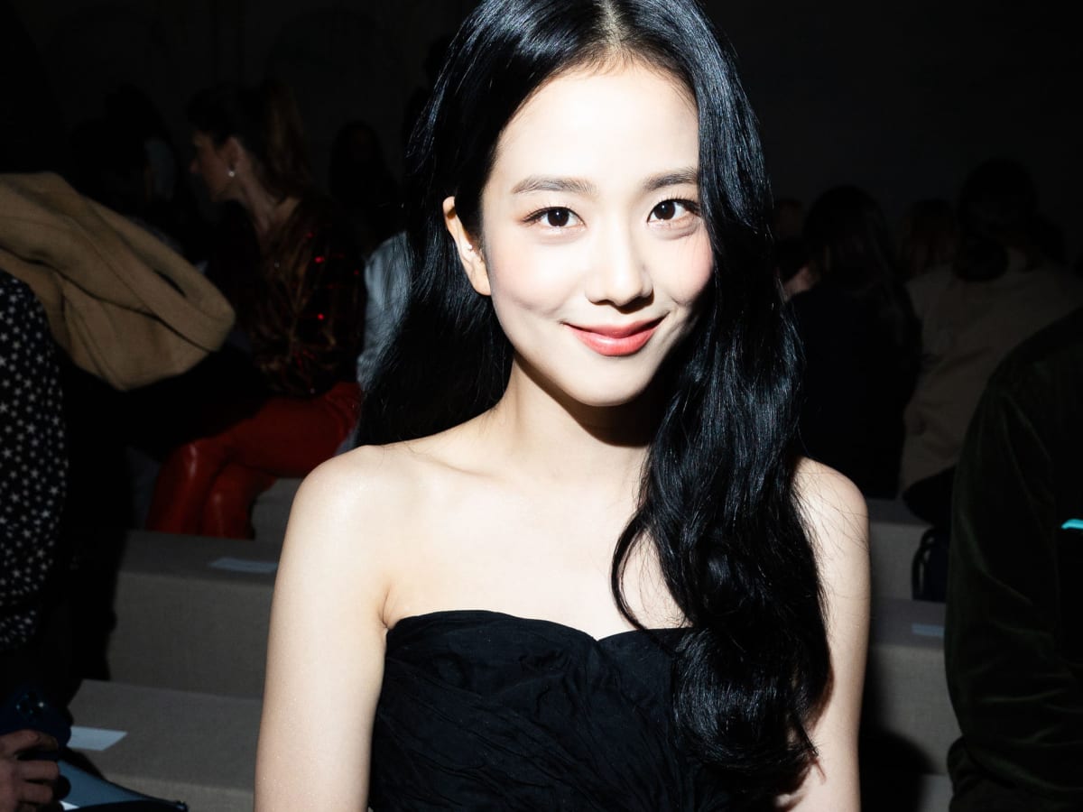 Paris Fashion Week: how Dior married 70s power dressing with 16th century  chic – its spring/summer 2023 runway show delivered drama and playfulness,  with Blackpink's Jisoo and Cha Eun-woo attending