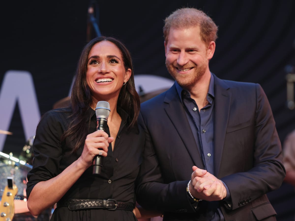 Meghan Markle Wore A Thing: Currently Under $100 Banana Republic Shirt  Dress Edition - Fashionista