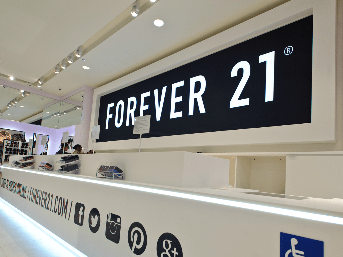 Forever 21 Store Has Messy Racks, Confusing Sections After Bankruptcy