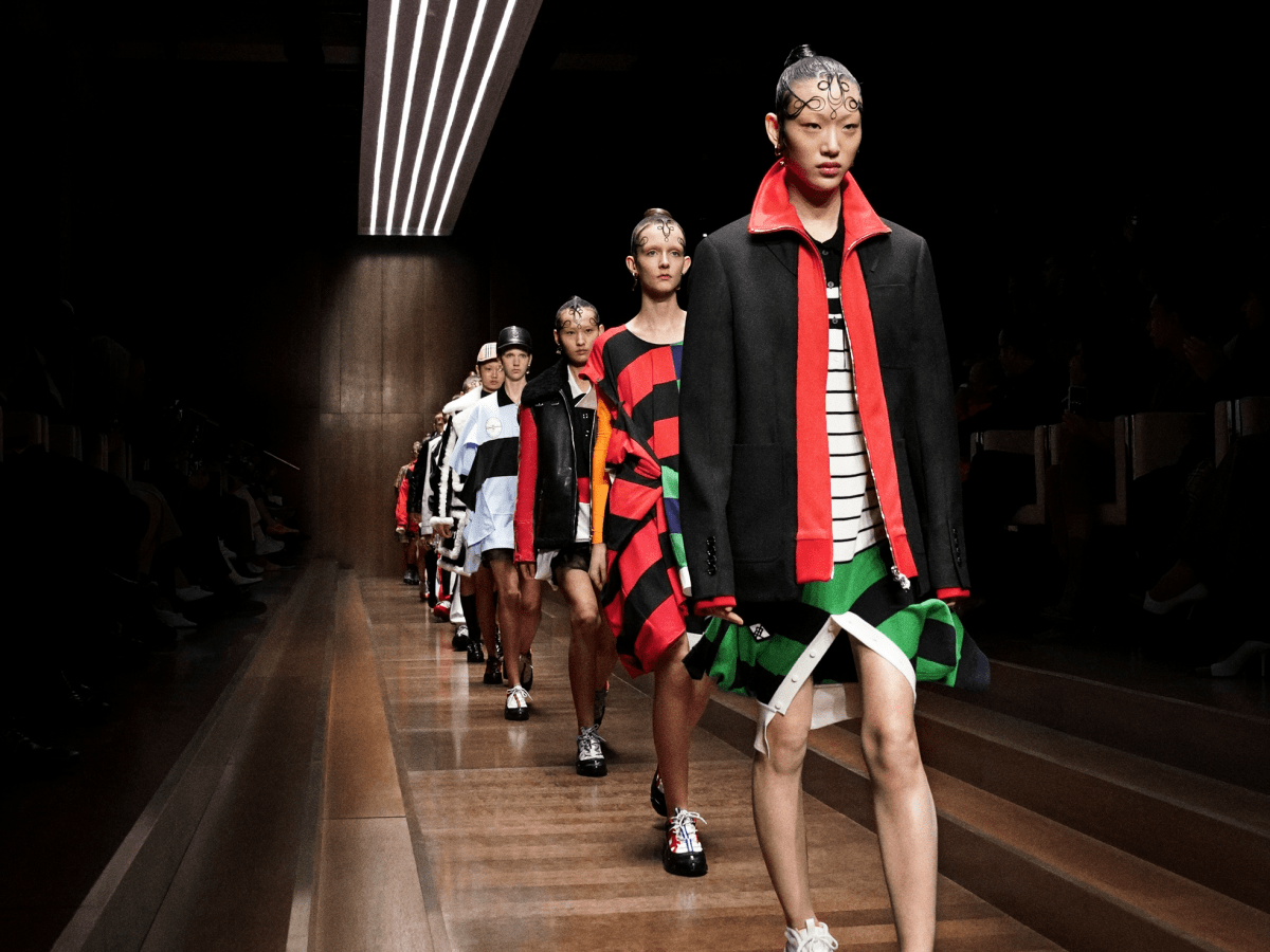 Crimineel taart voor de hand liggend See Every Look From Burberry's Fall 2019 Collection - Fashionista