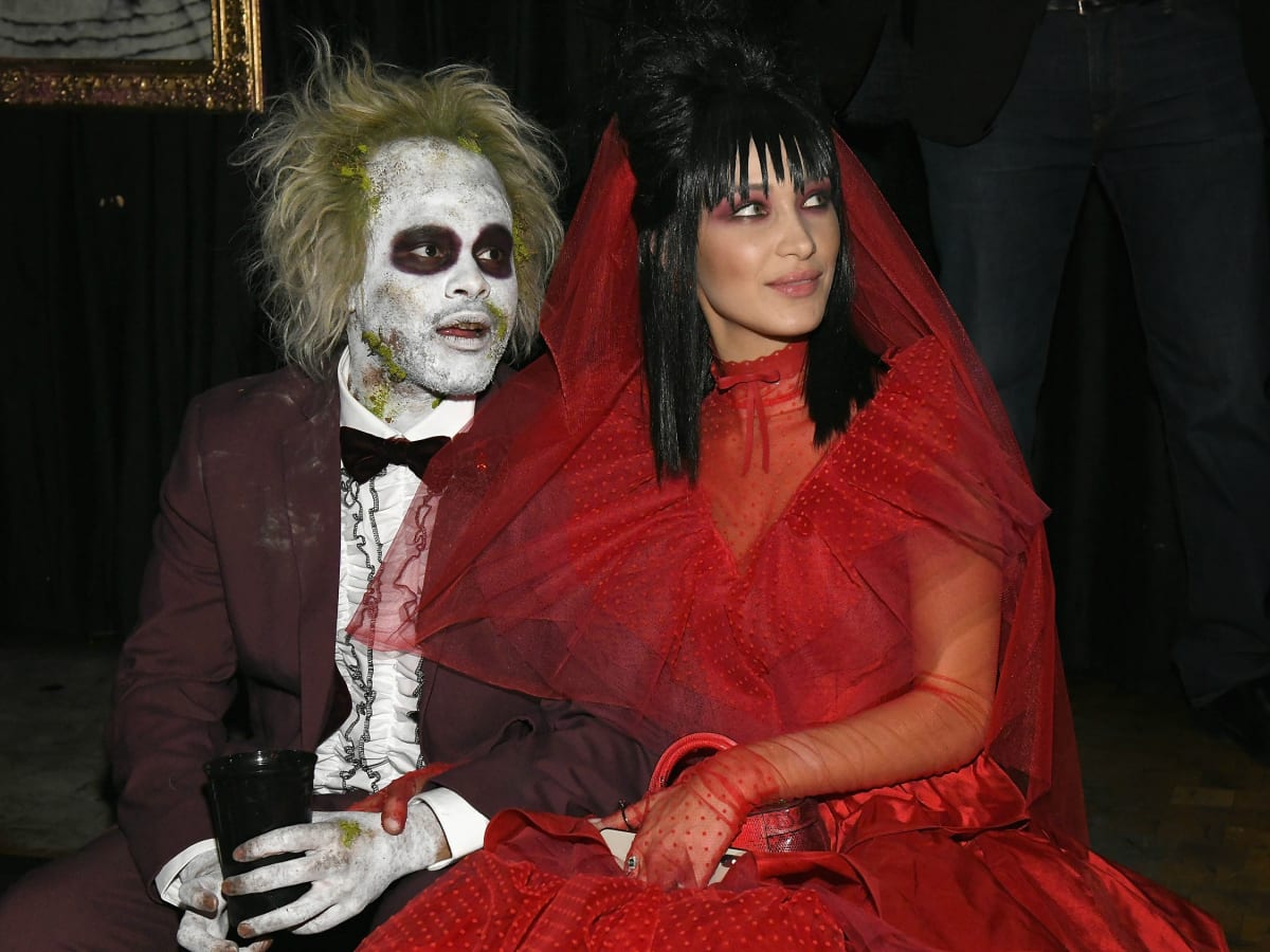 Winona ryder red dress beetlejuice online