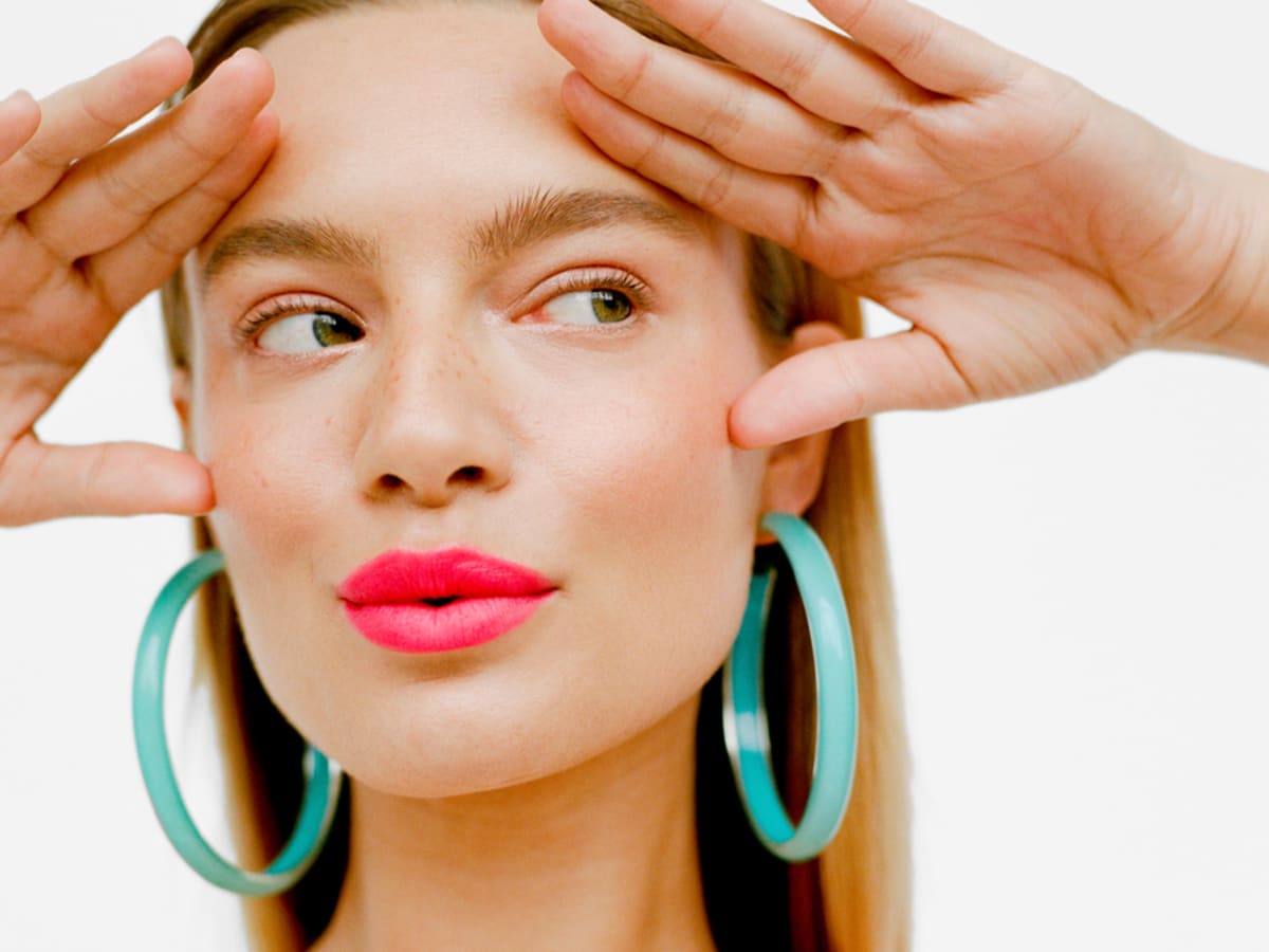 Thanks to a Sell Out Hoop Earring Style Alison Lou Saw a Year of Major Change Fashionista
