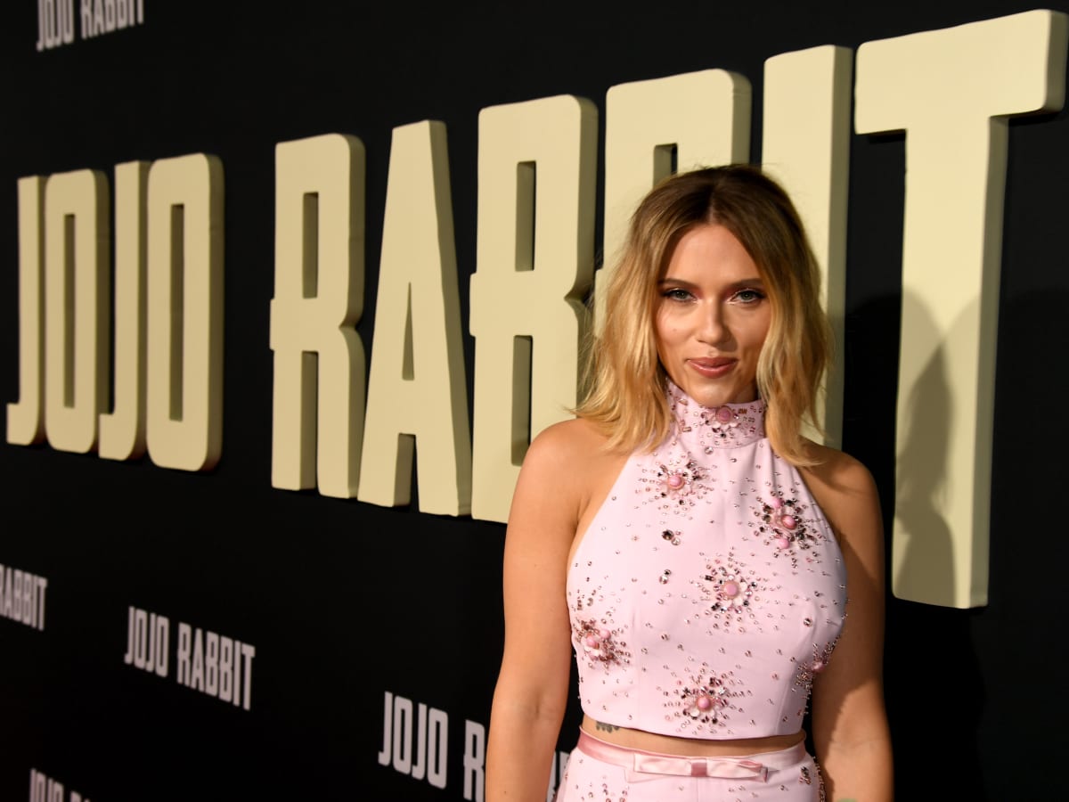 Scarlett johansson outlet outfits