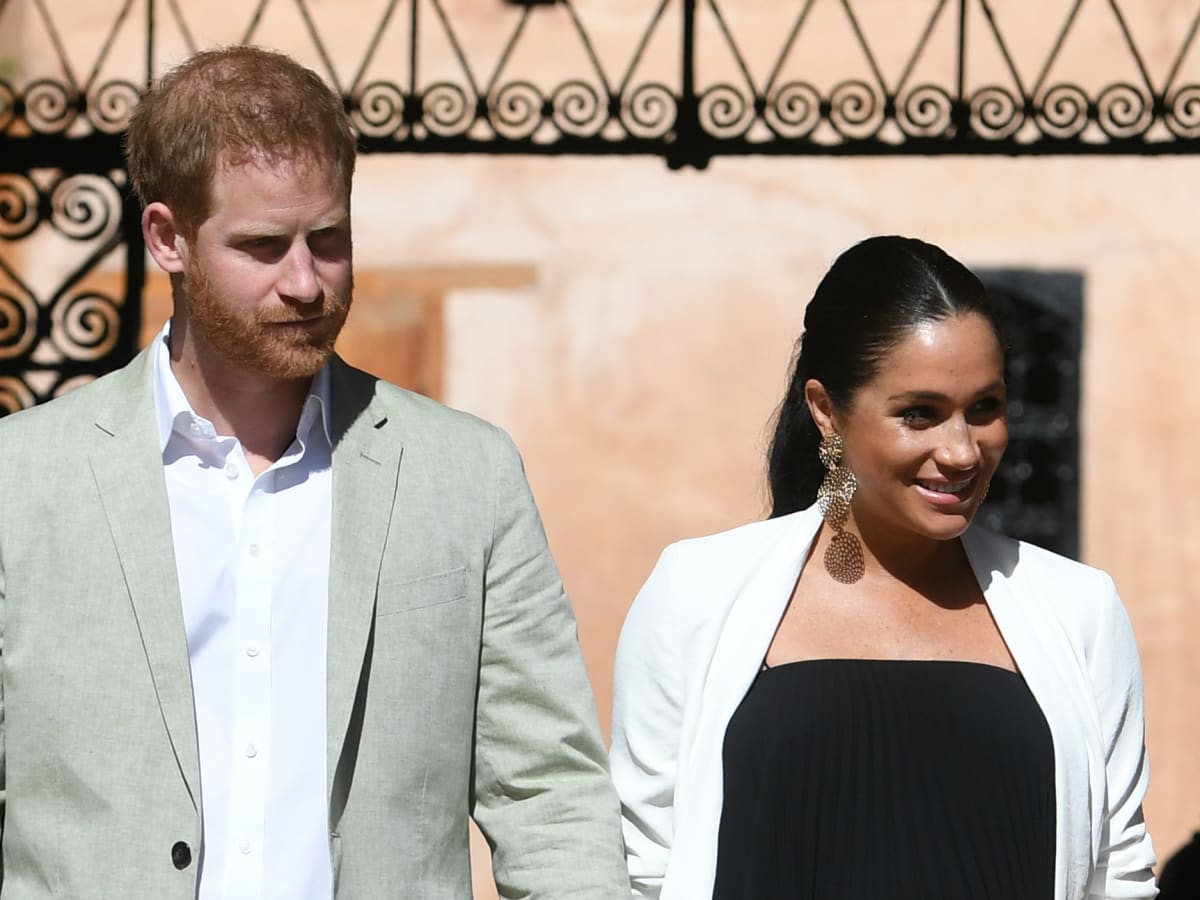 Meghan markle hotsell black blazer dress