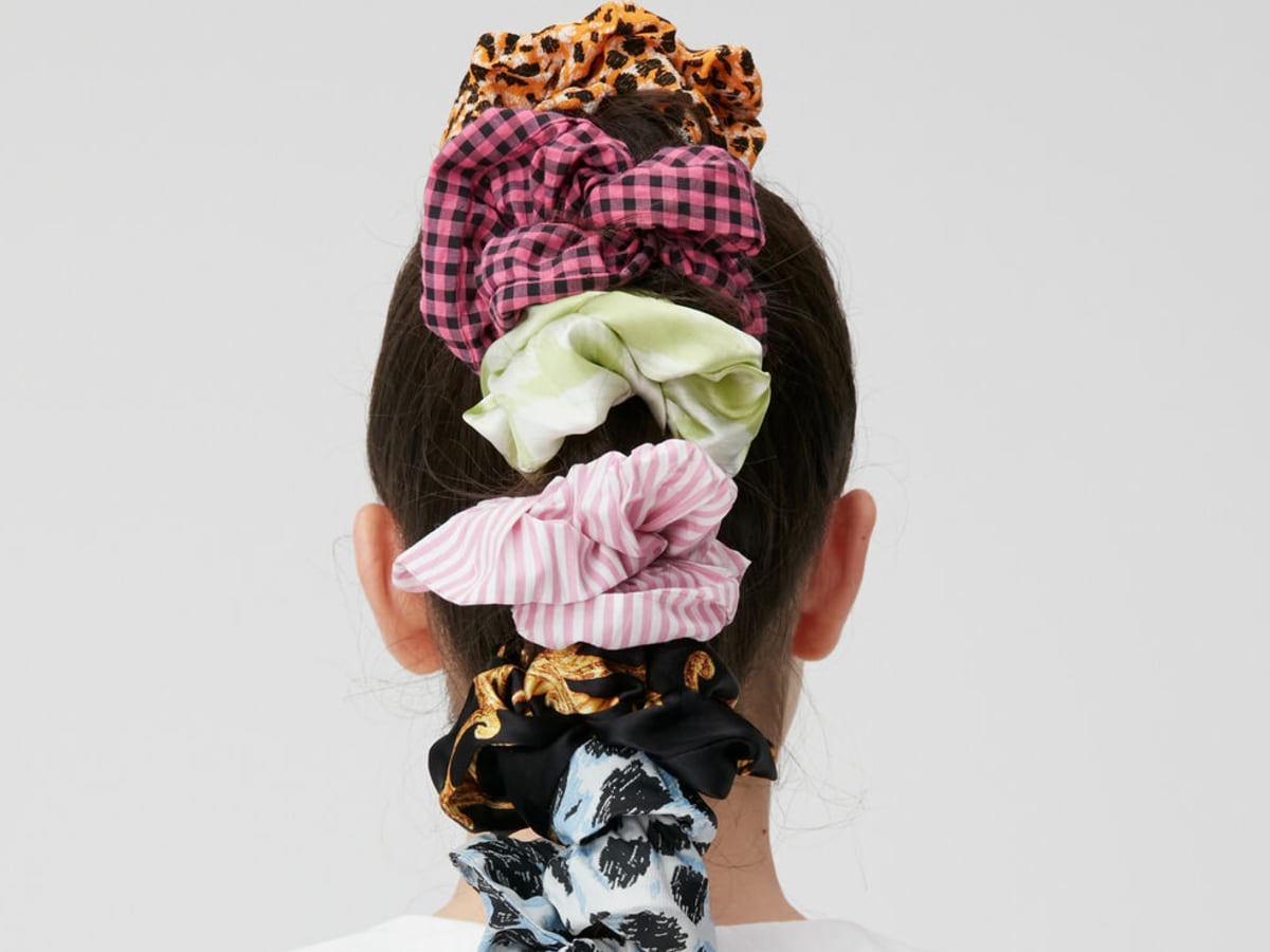 ☆人気☆【GANNI】☆CRINKLED SATIN SCRUNCHIE☆スクランチ☆ 17 Stylish Silk and Satin Scrunchies That Are Gentle on Hair