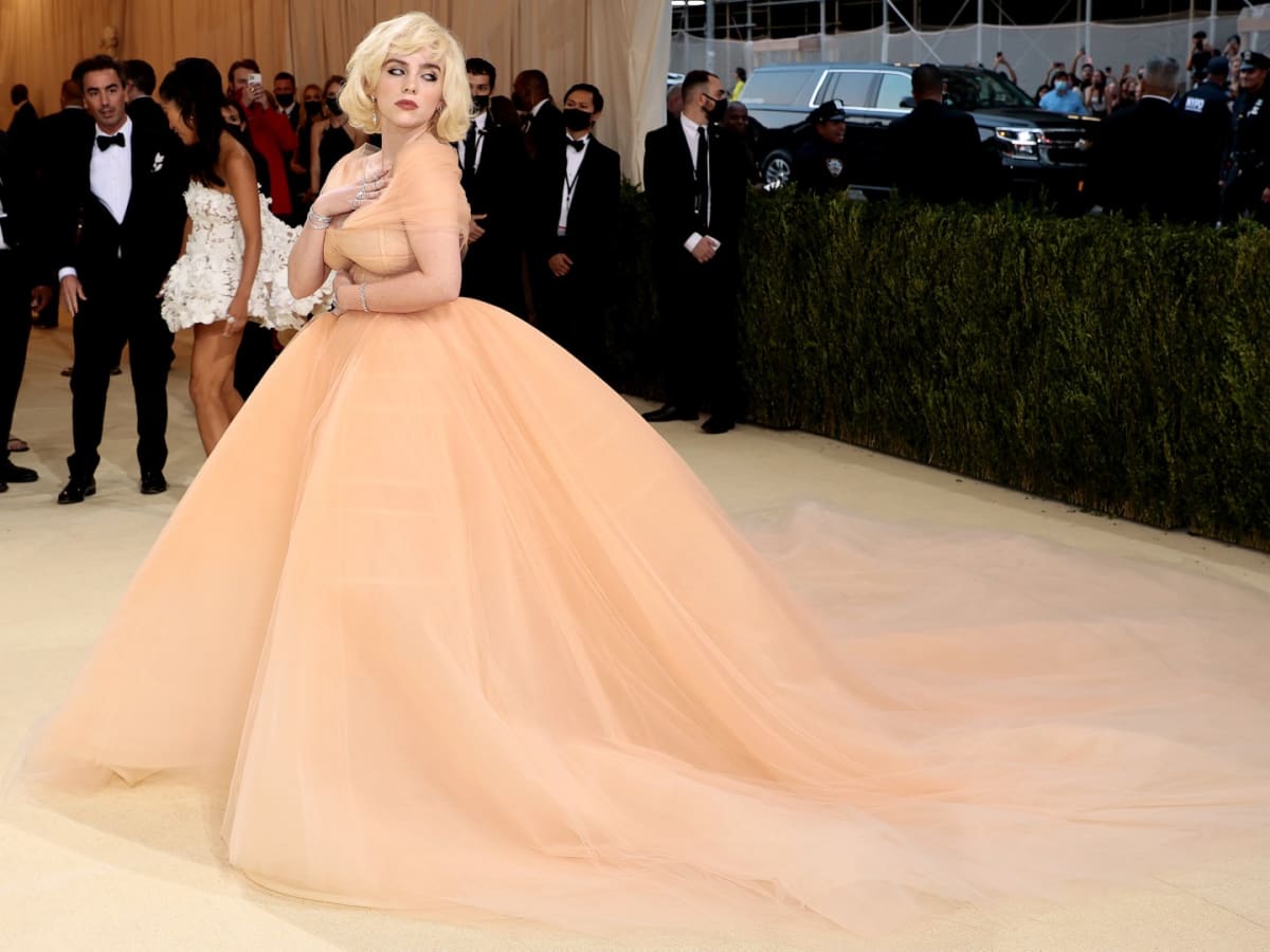 Billie Eilish Goes Full Holiday Barbie in Oscar de la Renta at