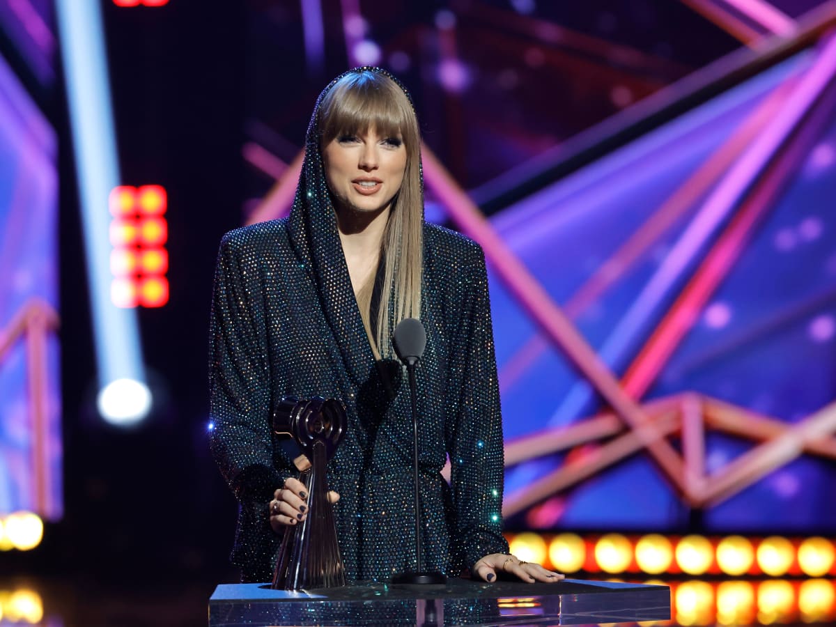 Taylor Swift Does 'Midnights' Glam in Alexandre Vauthier at
