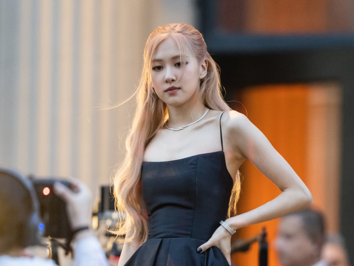 Rose blackpink outfits on sale