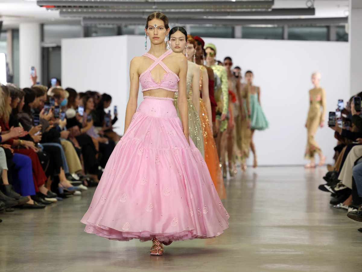 Giambattista Valli's Spring 2023 Collection Is a Tale of