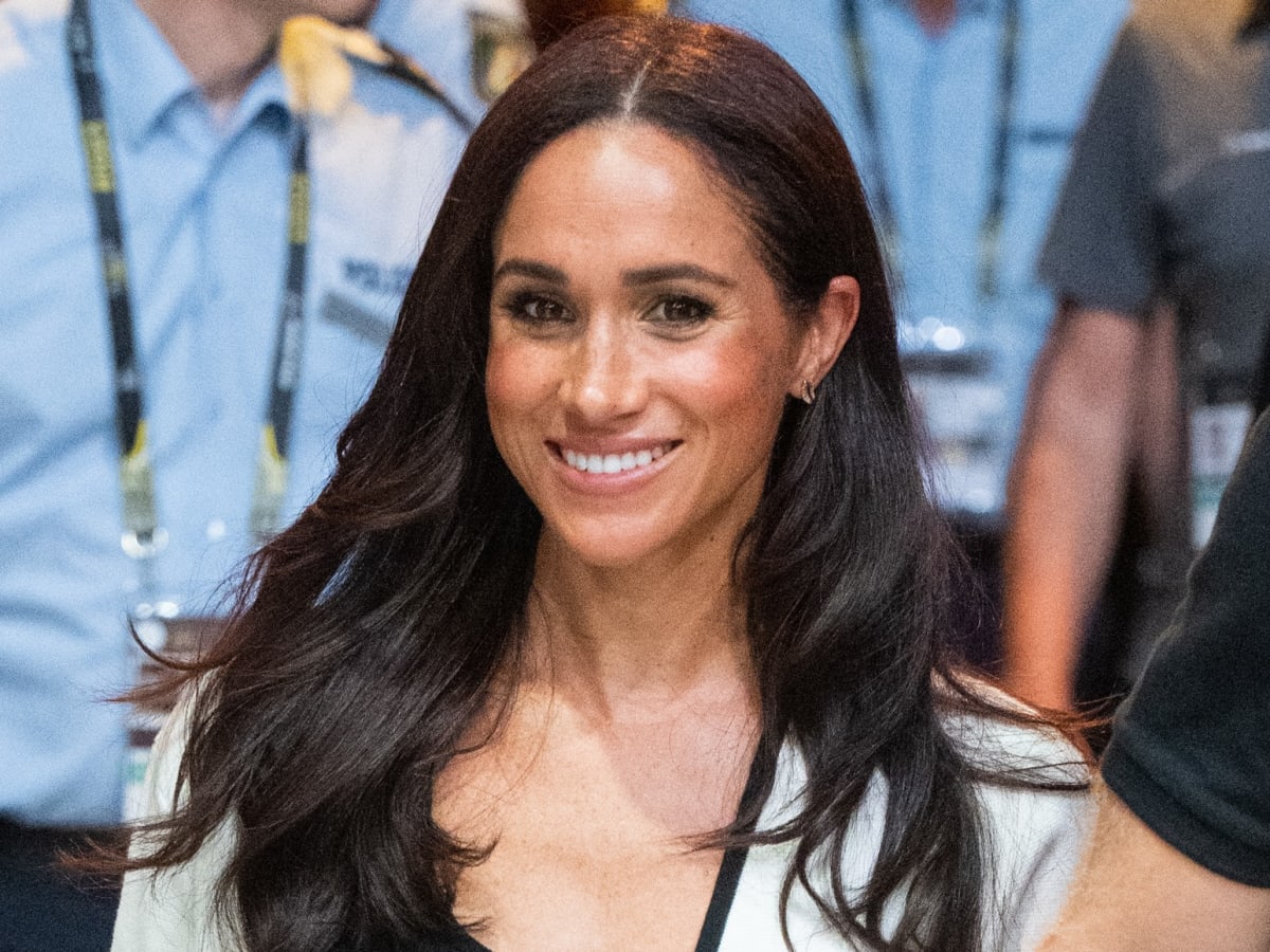 Meghan Markle Wore A Thing: Contrast J.Crew Cardigan With Staud 