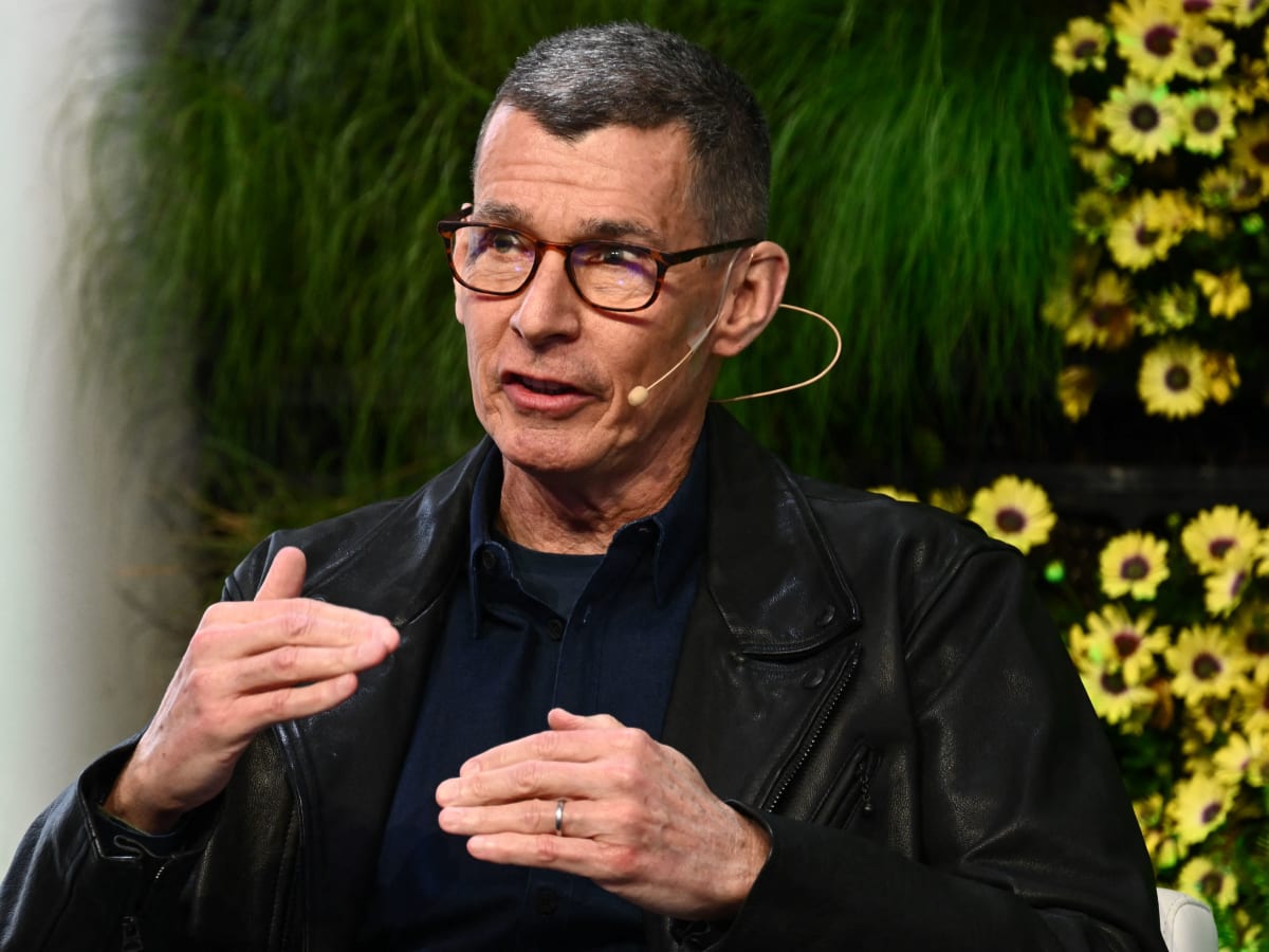 Must Read Levi s CEO to Retire How Much Time Do Creative Directors Need to Succeed at Luxury Brands Fashionista