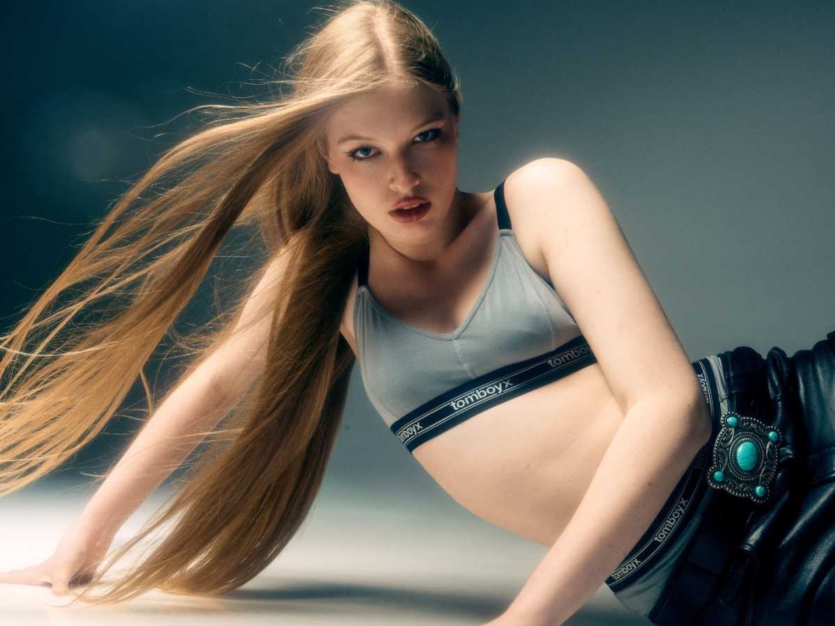 ViVian Vivian 5-Piece Bedroom Set with Dresser and Mirror | Value City