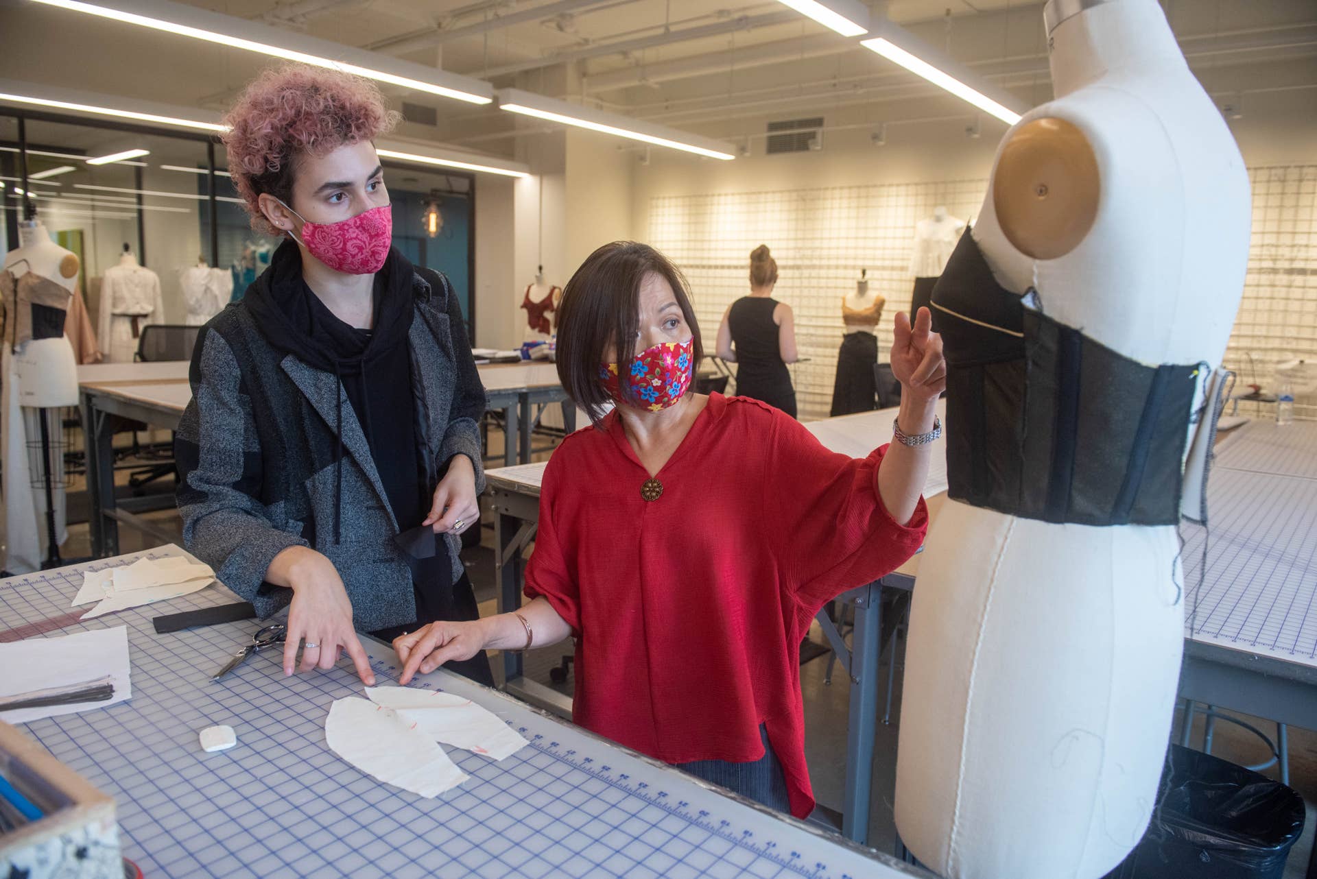 Belmont University Fashion Students Team Up With Singer on Upcycling Project - Vimarsana News