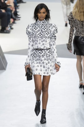 Fall 2015 Runway Looks We Love: Louis Vuitton