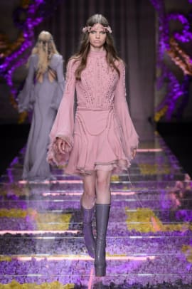 Atelier Versace Sends Haute Couture Hippies Down the Runway for Fall 2015 -  Fashionista