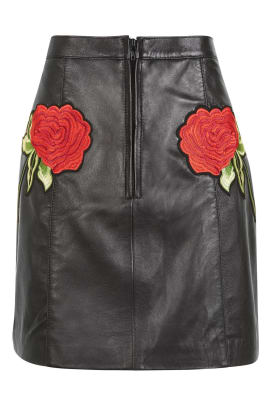 topshop-finds-rose-leather-skirt.jpg