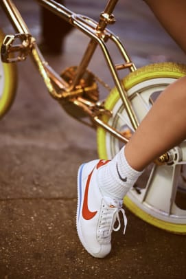 lapso Marco Polo Esperanzado Bella Hadid's New Nike Campaign Pays Homage to '70s-Era Farrah Fawcett -  Fashionista