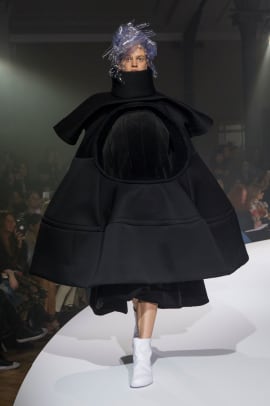 Rei Kawakubo Explored the Theme of 'Invisible Clothing' at Comme des ...