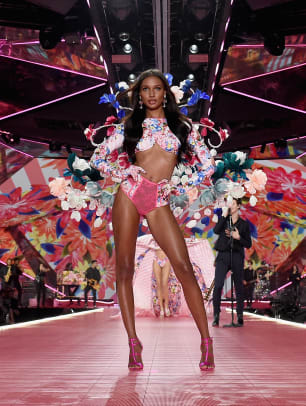 We Asked 8 Victoria's Secret Models What They Eat to Get Clear