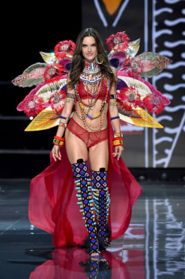 The Best Looks From the 2018 Victoria's Secret Fashion Show - Glazia