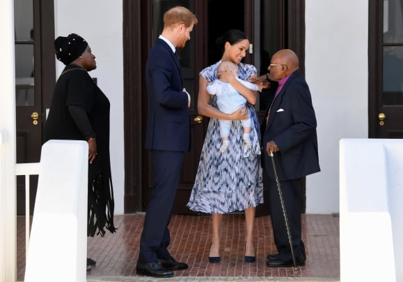 Meghan Markle Wears $139 Banana Republic Trench Dress In Johannesburg