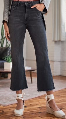 17 Black Flare Jeans That Will Solve Your 'Nothing-to-Wear' Problems -  Fashionista