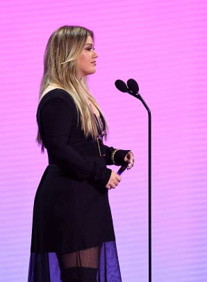 Kelly Clarkson Presenting MTV VMAs 2020