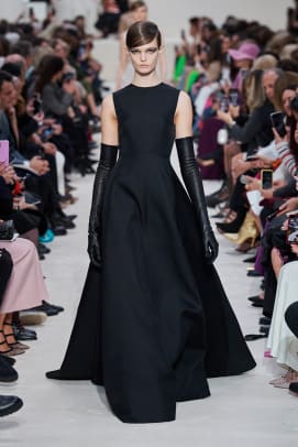 Pierpaolo Piccioli Glamorizes the Goth Look for Valentino Fall 2020 ...